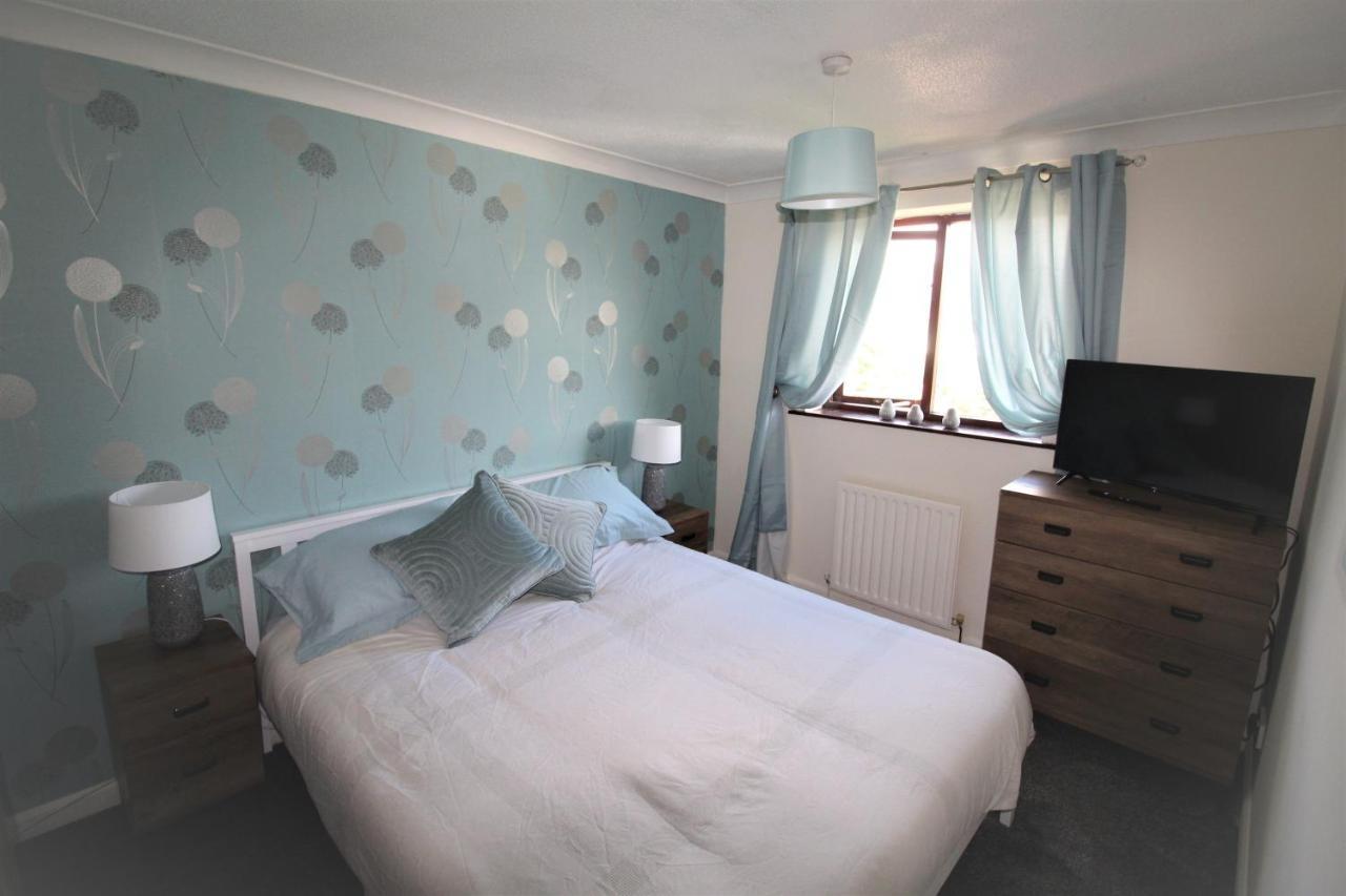 Thorne Haven: Quiet Cul-de-sac Retreat With Garden